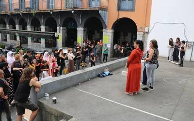 Euskaraz bizi nahi dutela "pozik, harro eta ozen" aldarrikatu dute Zapatu Laranjan