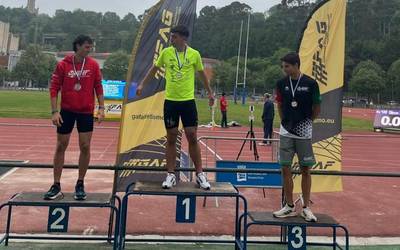 Kamel Ziani atletismo taldekoak podiumean absolutuen Gipuzkoako Atletismo Txapelketan
