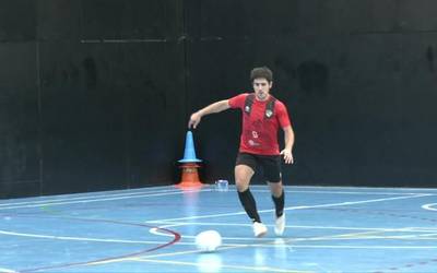 Mikel Urkia: beti baloiarekin jokatzen