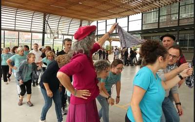 Larrabetzu dantzan uda aurretik
