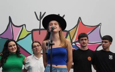 Enara Gallastegik jantzi du Bizkaiko Eskolarteko txapela
