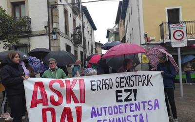 Bilboko erailketa matxista salatzeko elkarretaratzea egin zuten