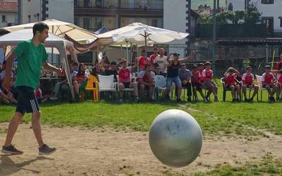 Arkiskil futbol zelaiari agur esateko festa egin dute