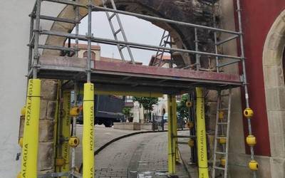 Plentziako Santiago arkua zaharberritzeko lanak egingo dituzte