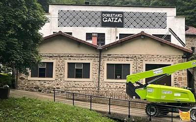 Gatzagako gatzaren etiketa, produkzio-eraikinaren sabaira