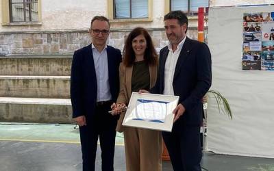 [ARGAZKI GALERIA]: Maristak ikastetxeak eskerroneko aitortza egin dio Orbea enpresari