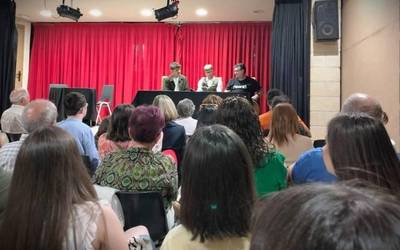 Antzerkia eta literatura uztartu ditu Pedro Ibarrolak bere azken liburuaren aurkezpenean