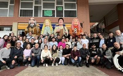 Gaiteroen erritmora dantzatuko dute kalean zapatu goizean