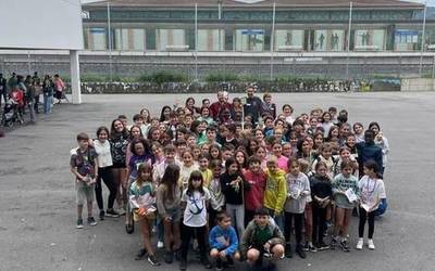 [ARGAZKI GALERIA] Irakurzaleen topaketa egin dute ehun gazte inguruk Zarautzen, tartean, Durangaldeko gazteek