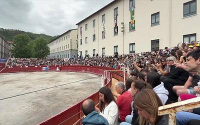 Errekortari erakusketa Pentekosteen bigarren egunean