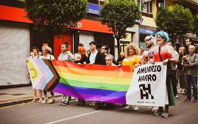 Amurrioko harrotasuna aldarrikatu dute, "faxismoaren eta LGTBIfobiaren aurrean"