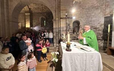 "Trinitate egunean, meza kalean eginen den bitartean, ate berria jarriko dute santutegian"
