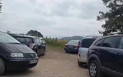Asentzion ezin dira autoak sartu