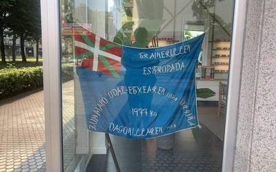 Banderak saltokietan, arraun elkartearen mende erdia ospatzeko
