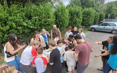 "Ekobrigada" antolatu dute Okondoko ibaia garbitzeko