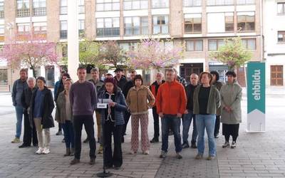 Udalak 'Denon trena' mozioa onartzen hasi dira