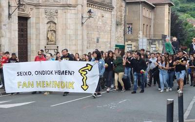 Fan Hemendik Eguna zapatuan, bazkari, manifestazio eta kontzertuekin