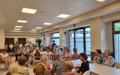 Herritar ugari, eguneko zentroaren ate irekien jardunaldian