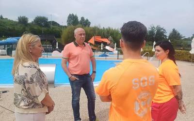 Zapatuan hasiko da udako denboraldia Leioan, Torresoloko igerilekuen irekieragaz