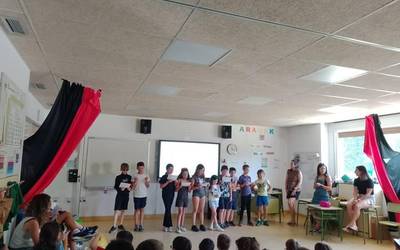 Ikasturtea (eta seigarren mailakoak) agurtu dituzte Oihanzabal eskolan