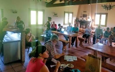Komunitate Energetikoaren bueltan formakuntza saioa egin dute Anizen
