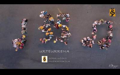 Soraluzeko Musika Eskola sortu zutenen testigantzak jaso dituzte ikusentzunezkoan