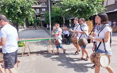 [ARGAZKI GALERIA]: Eguraldi onagaz Muruetatorre auzoko jaiak ospatzen dabiltza