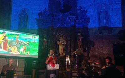 San Telmo ermita goraino bete du Miniboy hirukoteak