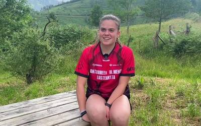 Alazne Lozano: igerilaria eta mendi lasterkaria