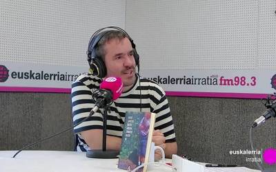 Hasier Larretxea: "Idaztea barne-korapiloak askatzeko modu bat izan daiteke"