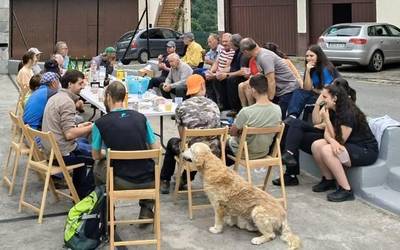 Azken bi asteburuetan auzolanean aritu dira eratsundarrak