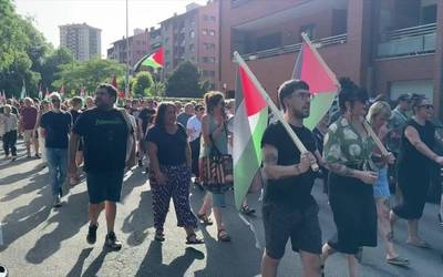 Palestina askatzeko eta Israelekin harremanak mozteko eskatu dute hainbat arrasatearrek