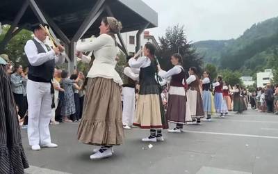 Kaleak lepo bete dira Errementari dantza jarraitzeko