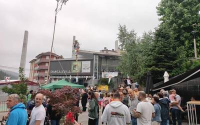 Pilota eskolaren pregoiak hasiko ditu Apatako jaiak