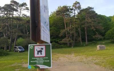 Urbasa-Andia natur parkean txakurrak lotuta ibili behar dute