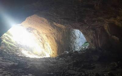 Baltzola eta Garaioko kobazuloetara irteera antolatu du  Etzandarri Mendi Taldeak
