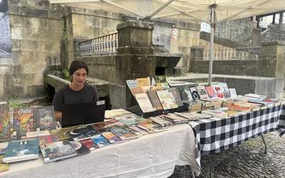Liburutegia kalera atera dute gaur