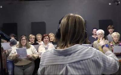 Eskoriatzako ereserkia estudioan grabatu dute