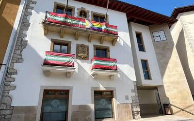 LGBT+ harrotasun eguneko mozioa onartu du udalbatzarrak