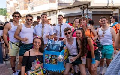 [ARGAZKI GALERIA]: Giro bero bezain ederra Berrizen, paella eta mozorro artean