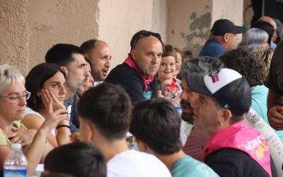 Salgai daude 'Ez dot moztuko bizarra' bazkarirako txartelak