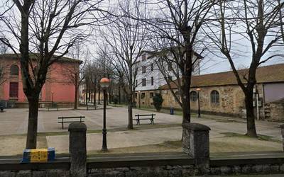 Arropa-saltzaileen merkatu-txikia Aurora Abasolo parkera bueltatuko da zapatuan
