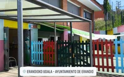 Astrabuduko haurreskolako familiek salatu dute "onartezina" dela euren seme-alabak 30 graduren gainetik egotea eskolan