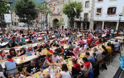 Festa giroak jarrai dezala