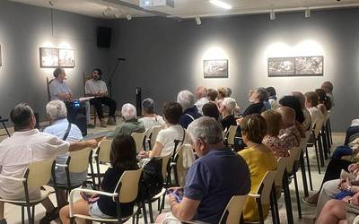 Erakusketa bat memoria historikoari: Urduñako hilerriko desobiratzeak Mauro Saravia argazkilariaren begietatik
