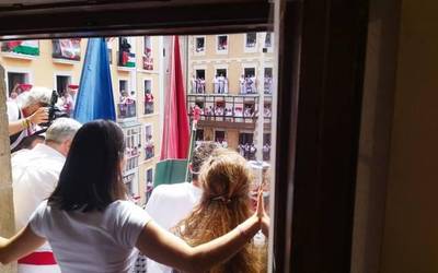 Yala Nafarroa: "Iruindarrak, gora sanfermin! Stop genocide! Free Palestine!"