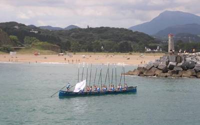 Zarautzek eta Pedreñak irabazi dituzte ezustekoz betetako Zumaiako banderak