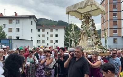 Errozioko erromeriak Arruena parkea kolorez bete du