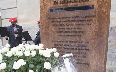 Iraganean emandako sari faxistak kentzeko lanak hasi ditu aldundiak