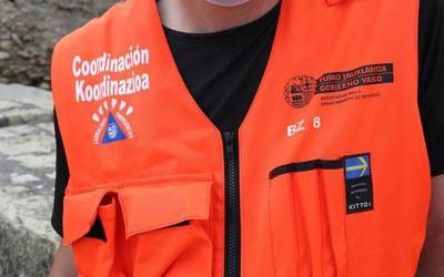 Gorbeian desagertutako pertsona baten bila ari dira